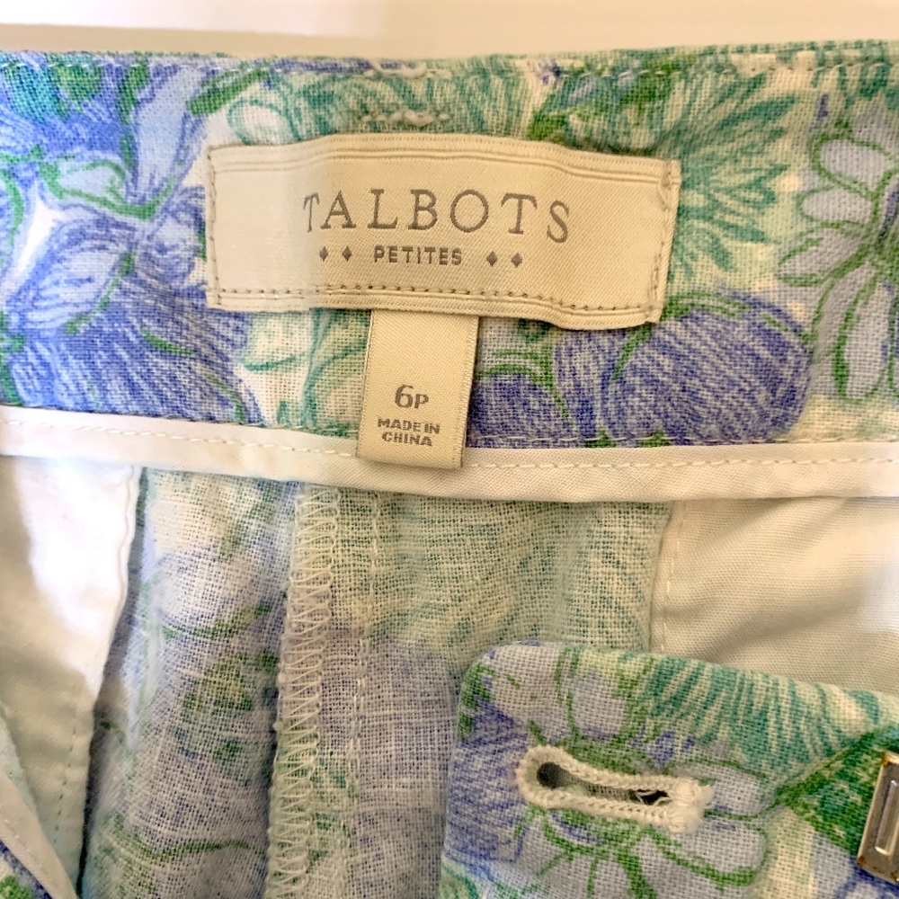 3/$20 Talbots Petite Floral Shorts - Picture 3 of 4